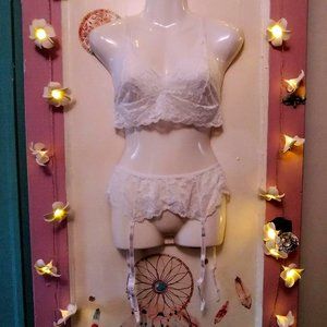 White Lace (M) Bralette and Garter Set